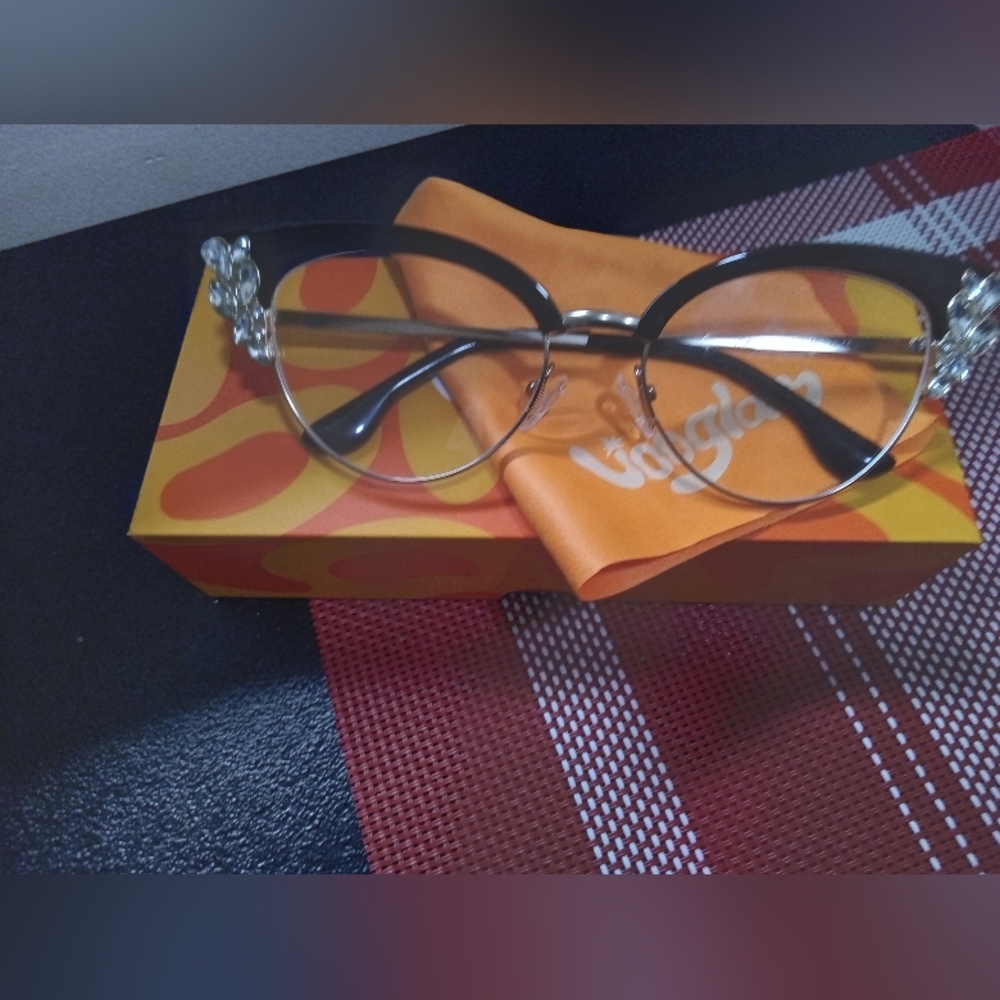 GLASSES - Picture 2 of 2